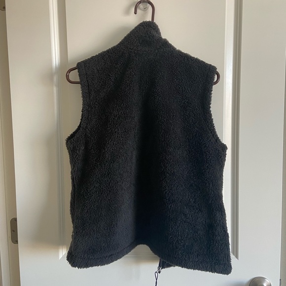 North Face Furry Fleece Vest- Black- size M (EUC) - Picture 7 of 8